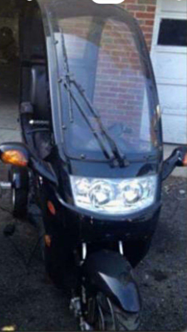 Black 3-Wheel Mobility Scooter w/ Windshield, Headlights & Turn Signals
