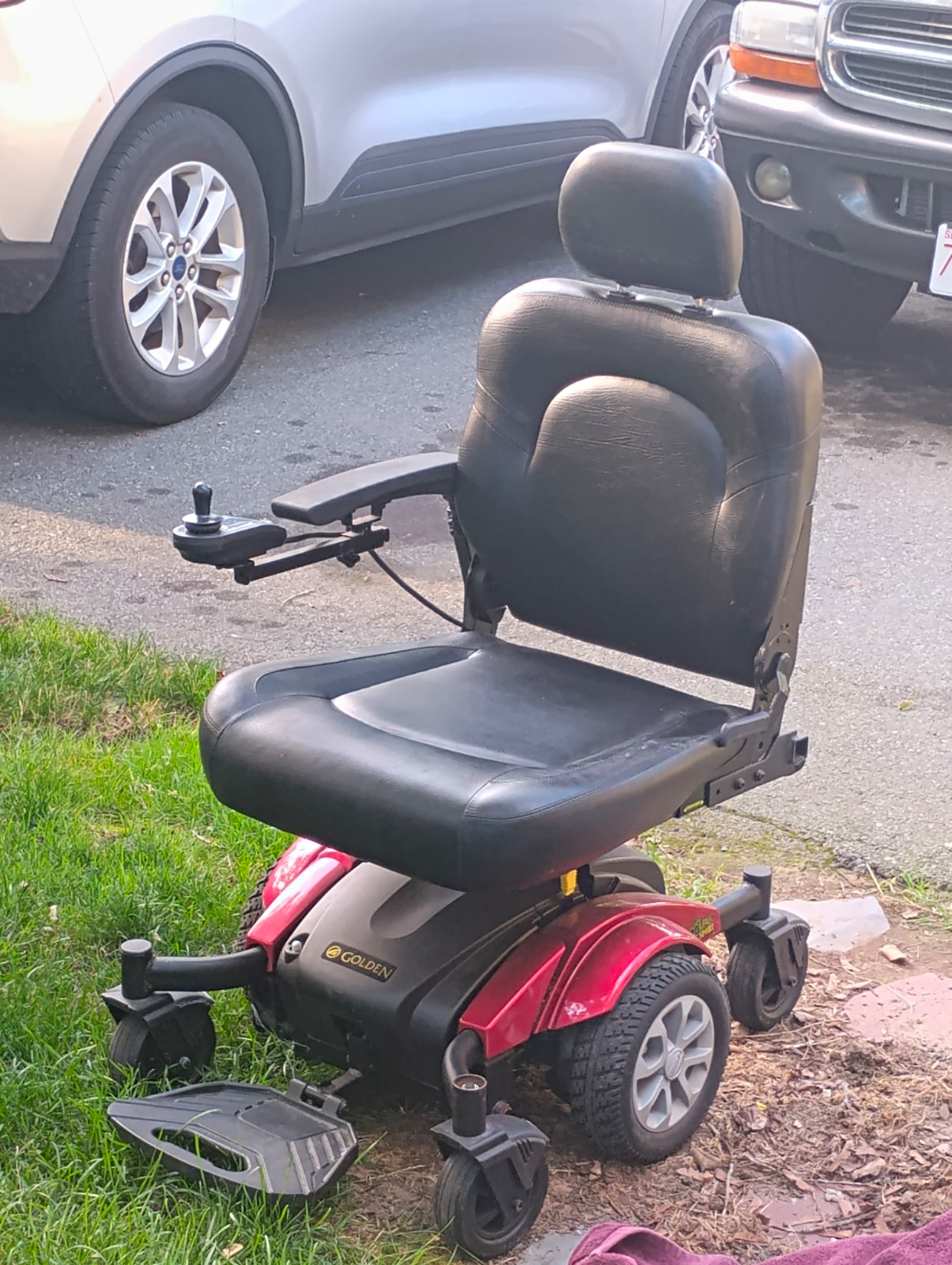 Golden 4-Wheel Electric Powerchair w/ Padded Armrests Red/Black