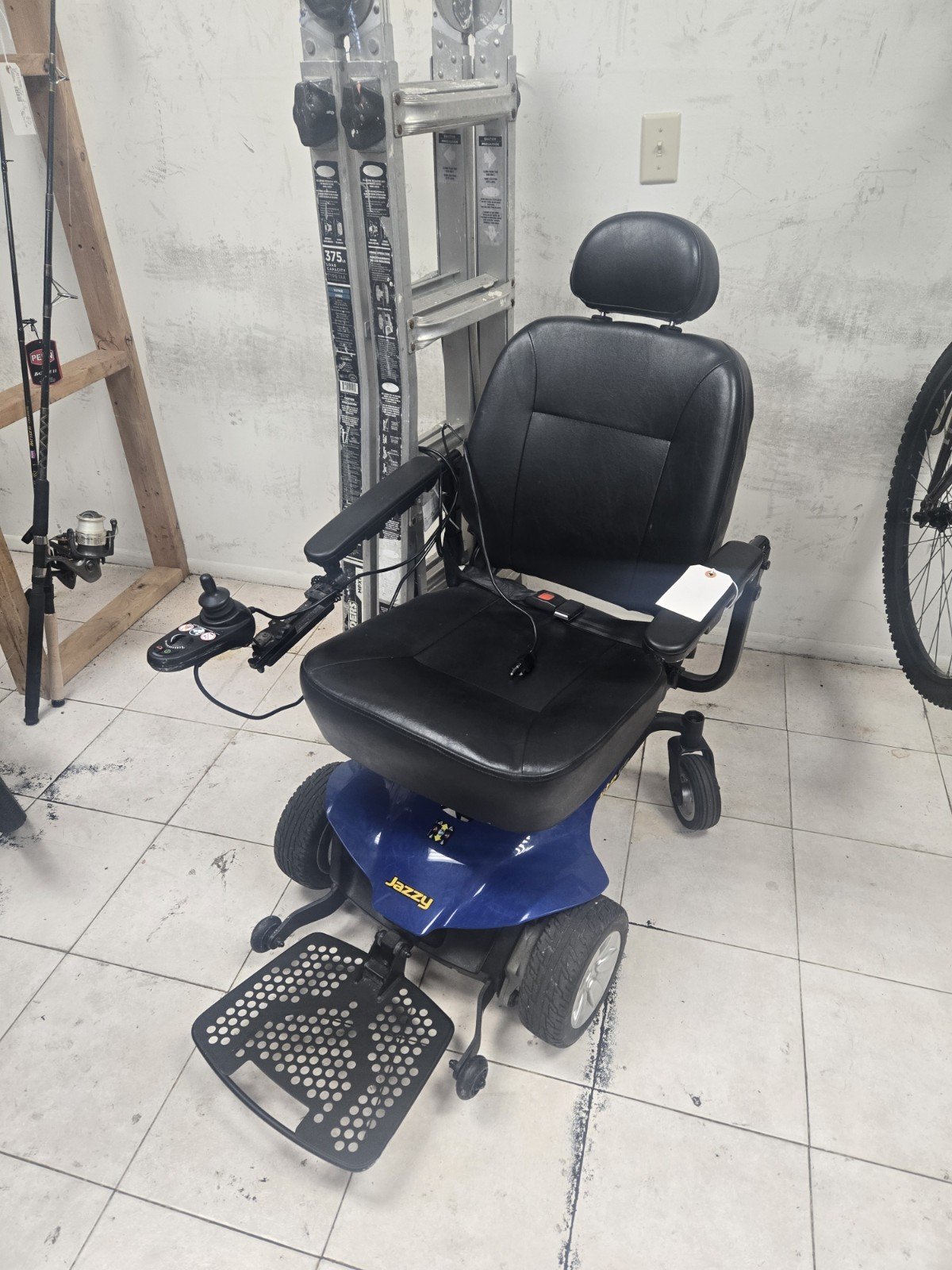 Jazzy Electric 6-Wheel Powerchair w/ Headrest, Padded Armrests Blue/Black