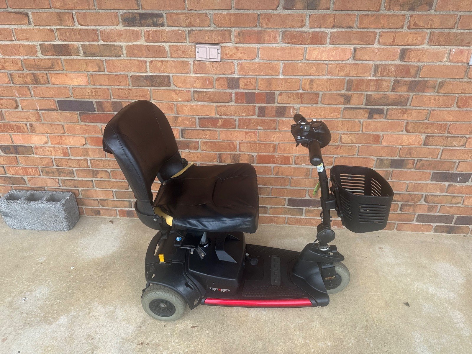 New Pride Go-Go Elite Traveller Mobility Scooter, 3-Wheel, new battery