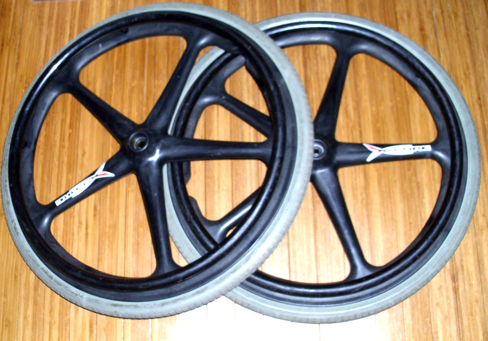 pr 24" X-Core Quickie Wheelchair Flat-Free Tires Rear Wheels Rims VINYL HANDRIMS