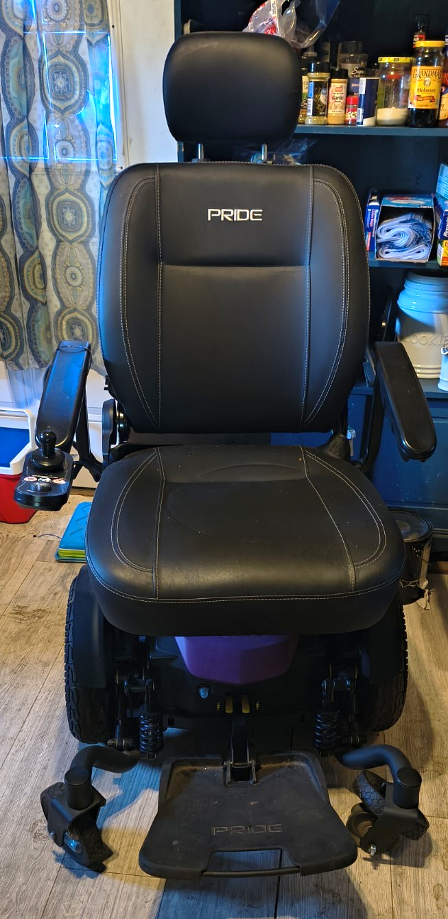 Pride Powerchair Black w/ Headrest Footrest & Padded Armrests