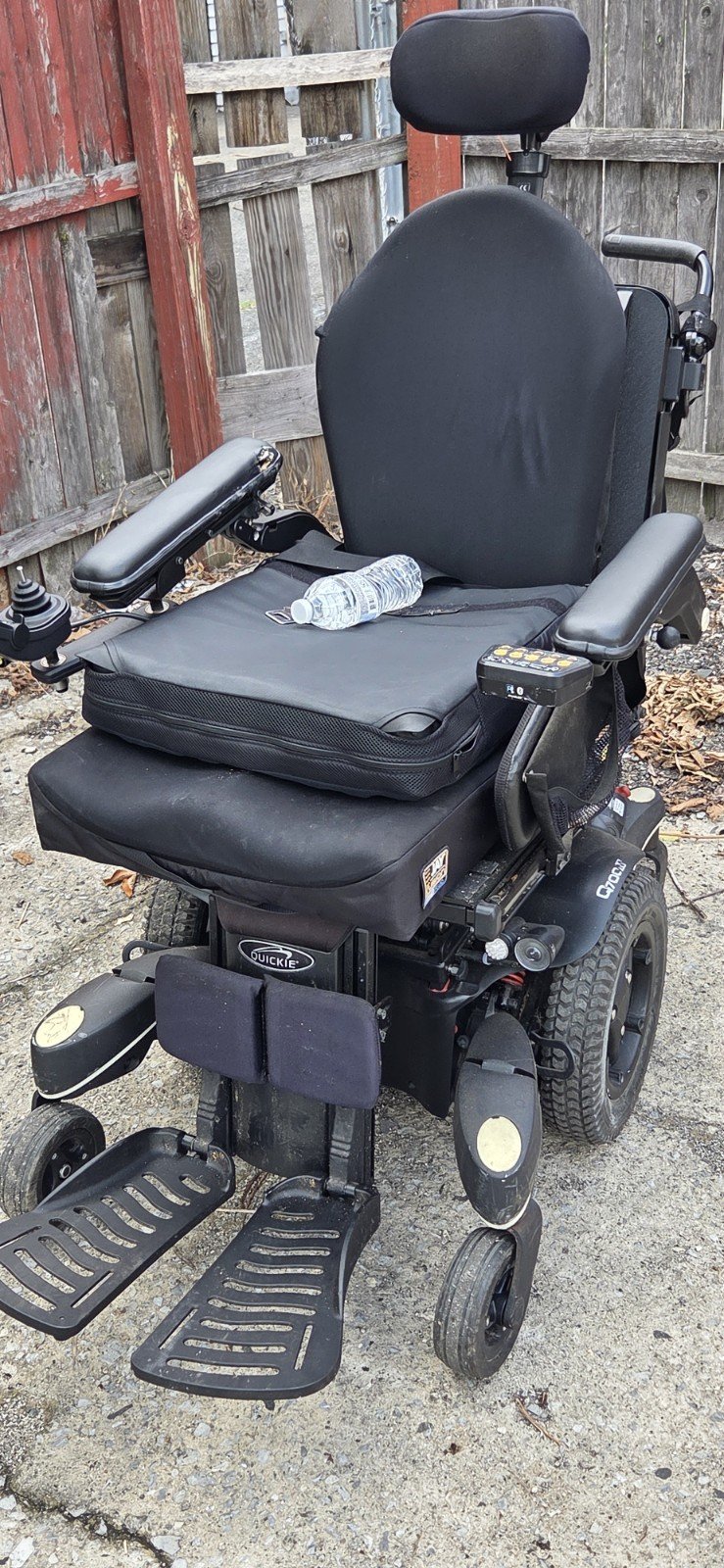 Quickie Q200 Black Powerchair 6-Wheel w/ Headrest, Elevating Legrest, Bluetooth