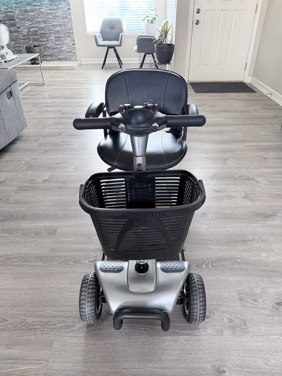 Vive 4-Wheel Mobility Scooter Silver/Black Swivel Seat 265lb 3.7mph